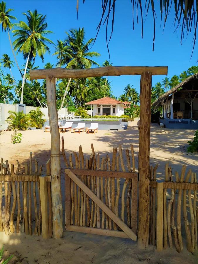Sleeping Elephant Beach Resort Tangalle Bagian luar foto