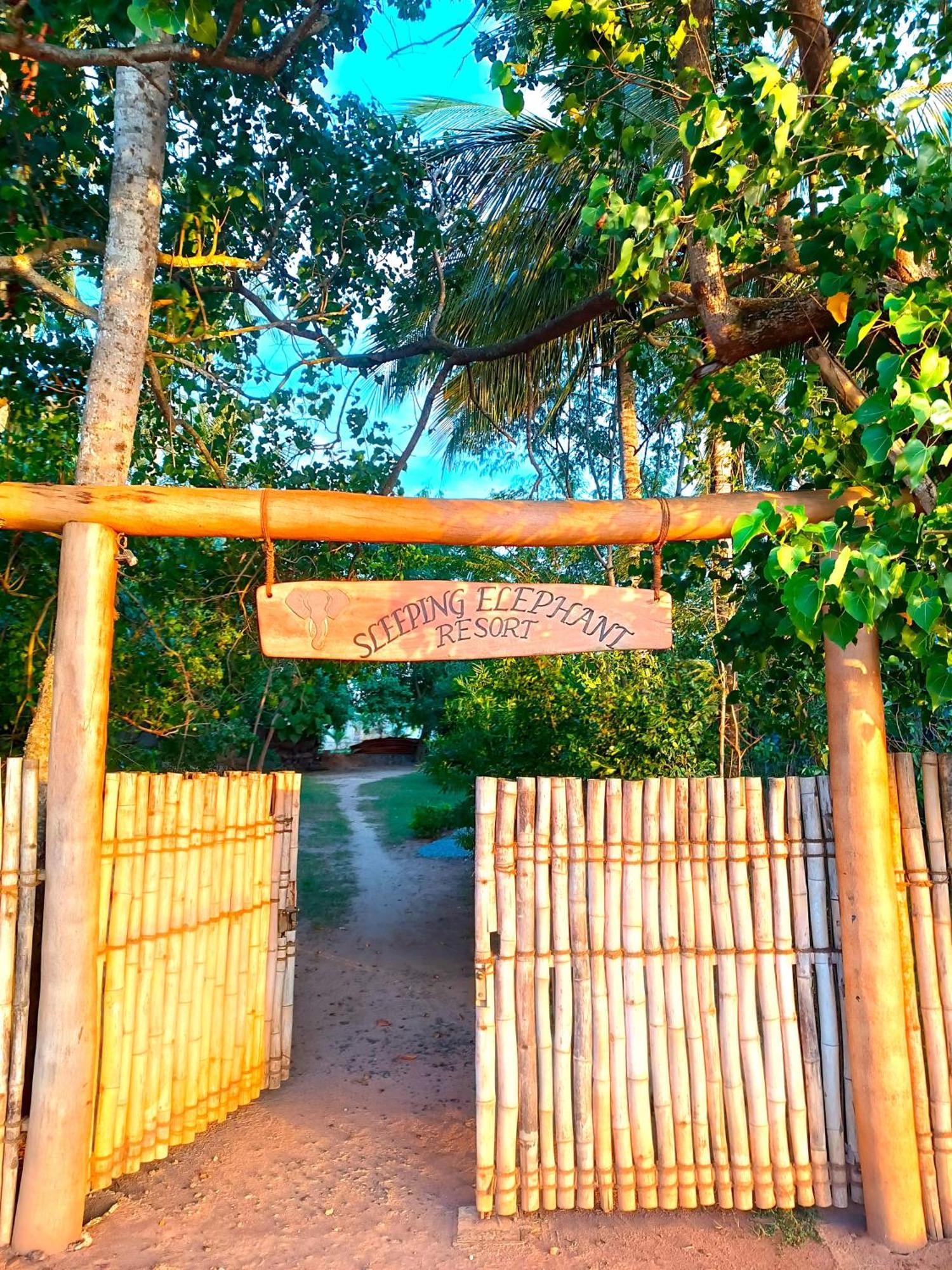 Sleeping Elephant Beach Resort Tangalle Bagian luar foto